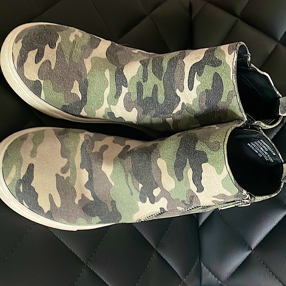These are sneaker high tops.